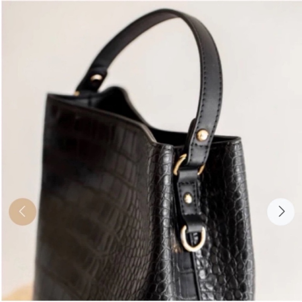 AOTA Elena Bucket Bag Black - Picture 2 of 8
